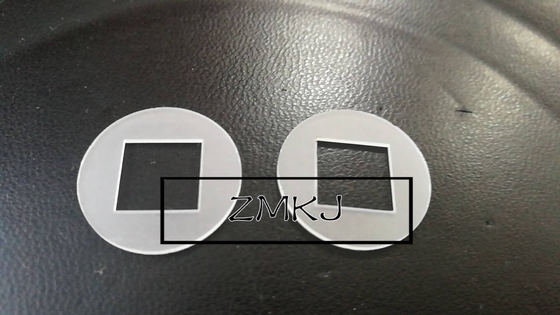주문 Al2O3 단결정 사파이어 정연한 둥근 구멍을 가진 광학적인 Windows 주문 모양 온라인 제조