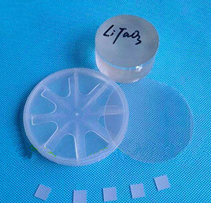 주문 LiTaO3 닦는 광학적인 창 유리 주문을 받아서 만들어진 정연한 크기 두 배 측 온라인 제조