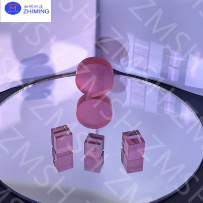 주문 분홍색 합성 사피르 Al2O3 원료 보석 산업 고강도 모스 강도 9 정교한 가공 온라인 제조