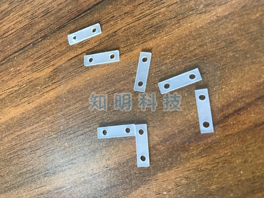 주문 단결정 구멍 최고 경도를 가진 유리제 사파이어 렌즈 99.999% Al2O3 물자 온라인 제조